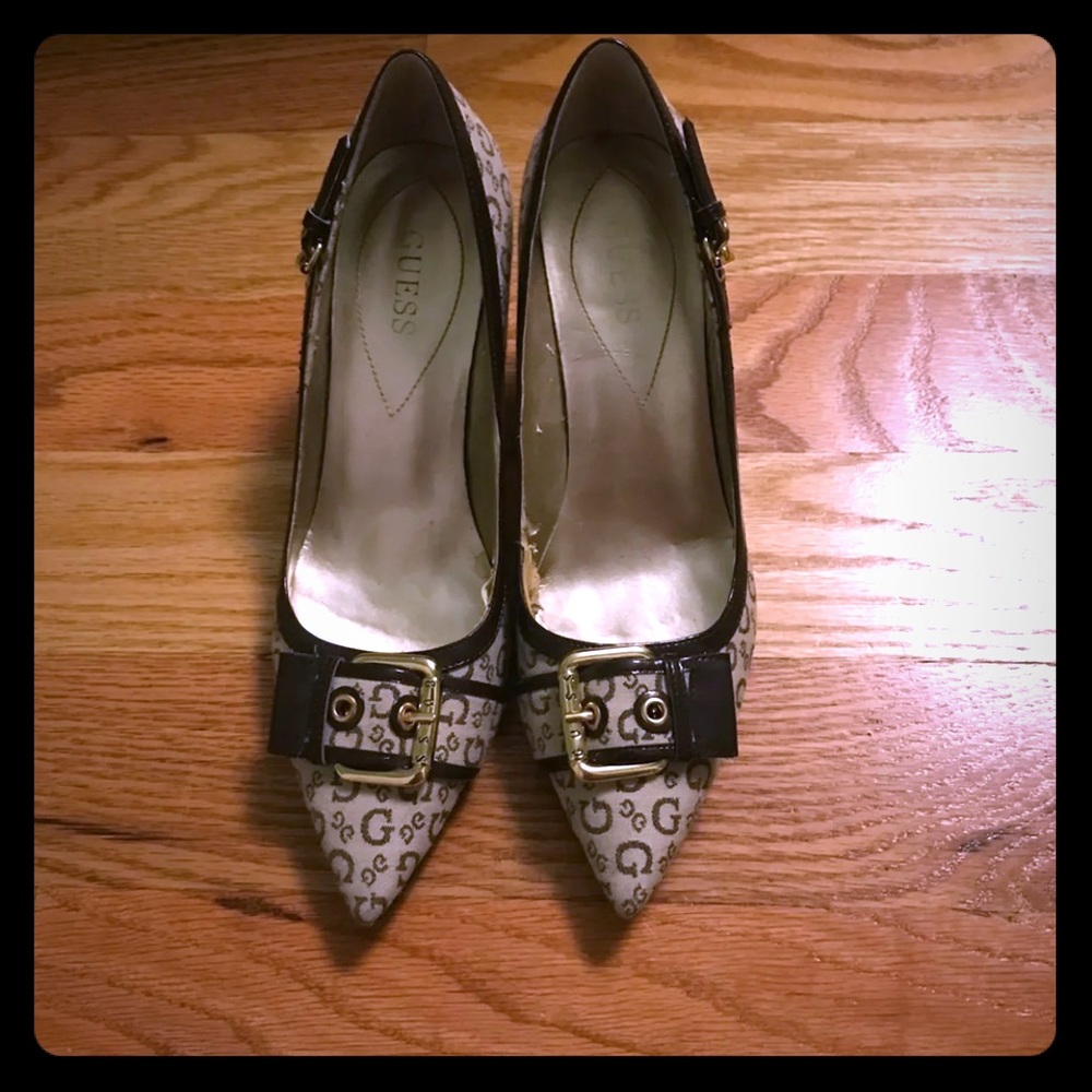 Guess Pumps